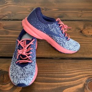 Brooks Launch 6 size 8.5 never used Navy & salmon knit trainer